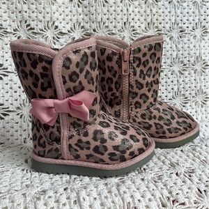 Toddler boots pink, leopard print with bow size 5 gently worn